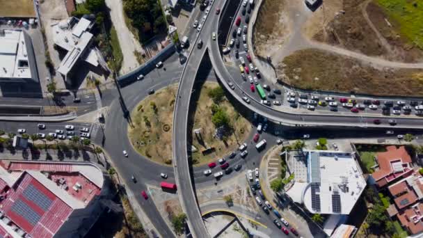 Aqueduct Avenue ในช วงกลางว การจราจรเล — วีดีโอสต็อก