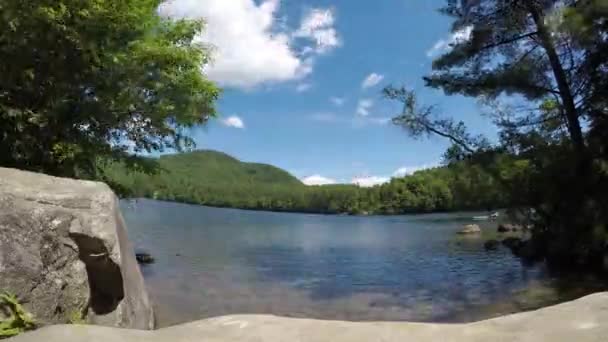 Piękne Lustro Jezioro Stanie Maine Panoramiczne Zdjęcia Upływu Czasu Wiosną — Wideo stockowe