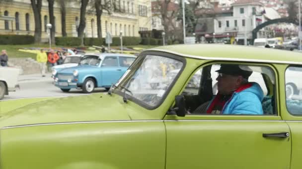 Convoy Eastern European Trabant Retro Classic Cars Drive City Streets — Vídeo de stock