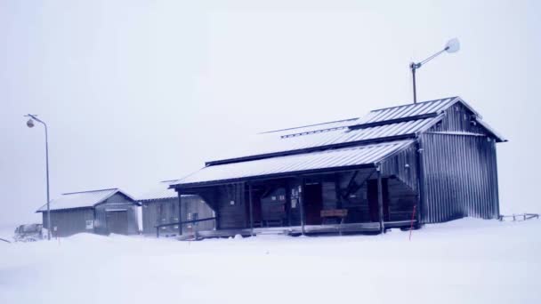 Old Barn Extreme Winter Snowstorm Static Shot — Vídeos de Stock