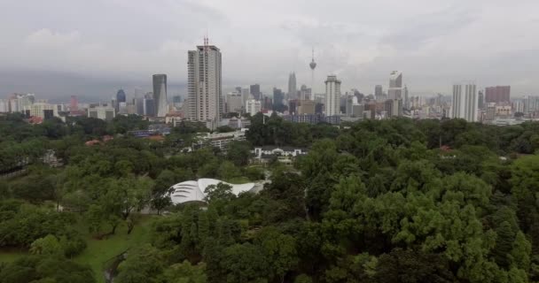 Drone Circling Kuala Lumpur Malaysia Skyview — Vídeos de Stock