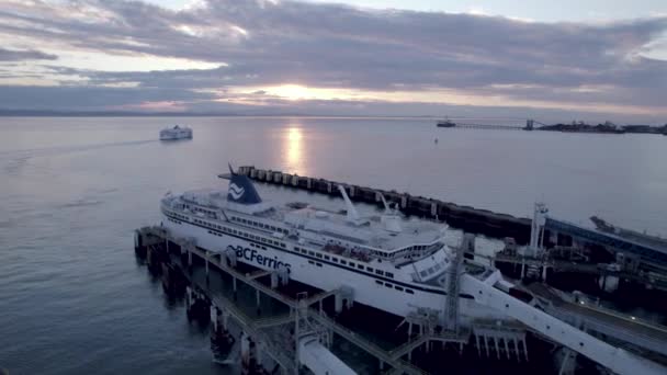 Bcferries Ferryboat Docked Tsawwassen Vancouver Ferry Terminal Sunset Aerial Drone — Vídeo de stock
