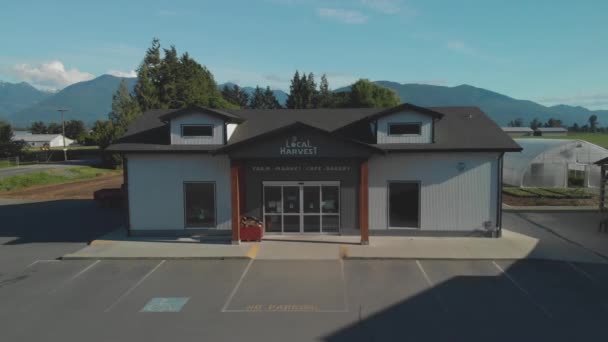 Local Harvest Farm Market Front Store Front Aerial Orbiting Left — Stok video