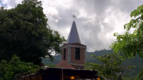 Torre Della Chiesa Con Nuvole Tempesta Sopra Valparaso Colombia — Video Stock