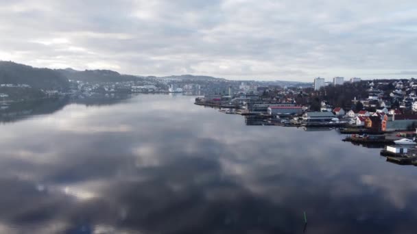 Létání Nad Gandsfjorden Směrem Centru Města Sandnes Krásném Ránu Odrazy — Stock video