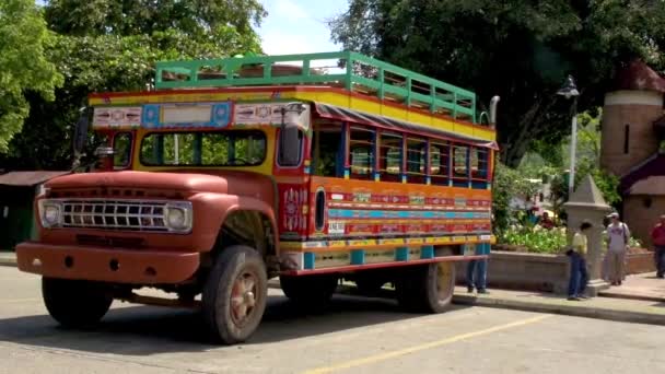 Autobus Turistico Classico Parcheggiato Valparaso Colombia — Video Stock