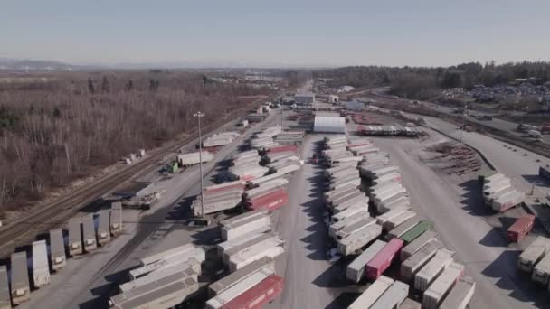 加拿大温哥华萨里郡物流中心的集装箱 空中前瞻 — 图库视频影像