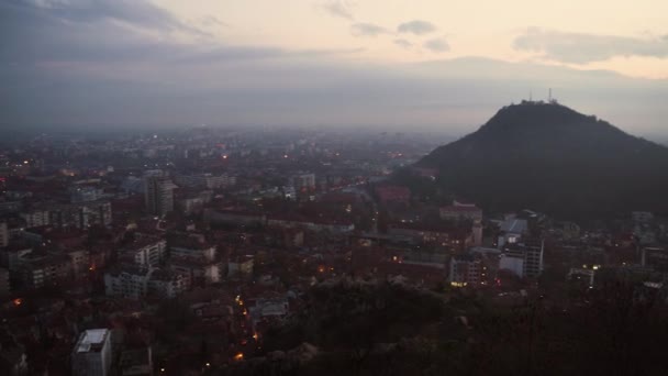 Пловдив Смоки Панорама После Захода Солнца Запись Беспилотника — стоковое видео