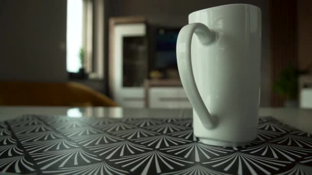 Los Lados Taza Blanca Control Deslizante Taza Mesa Mañana Sala — Vídeo de stock