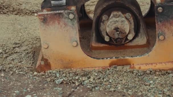 Vibrationsplattenverdichtungsmaschine Verdichtet Straßenarbeiten — Stockvideo