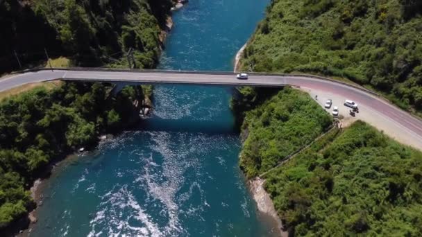 Auto Cruza Puente Malihue Rio San Pedro Chile Vista Area — стоковое видео