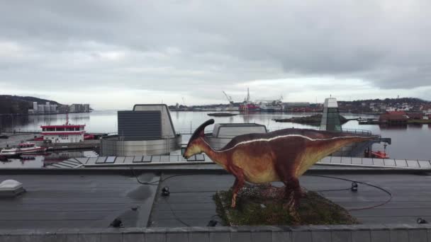 Detailní Záběr Obrovského Dinosaura Střeše Ropného Muzea Stavangeru Norsko Letecký — Stock video