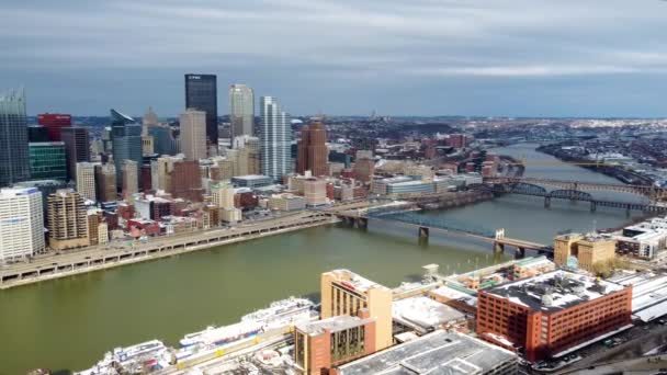 Panoramic Aerial View Pittsburgh Skyline Downtown Drone Shot — Vídeos de Stock