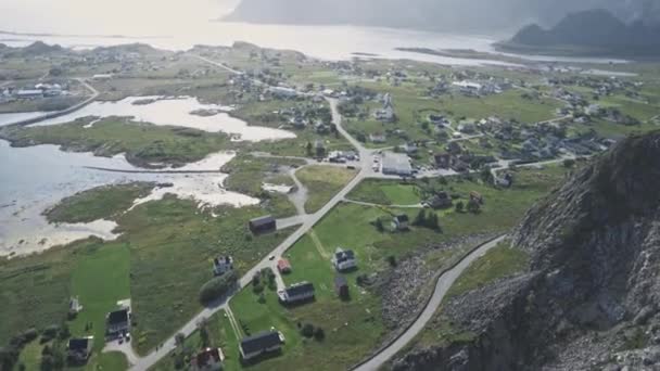 Small Living Town Norwegian Coastline Majestic Mountain Landscape — стоковое видео