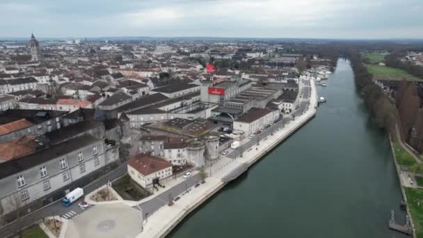 Hennessy Liquor Distillery Royal Castle Charente River Aerial Dolly Out — Vídeo de Stock