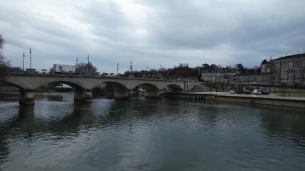 Närmar Sig Pont Neuf Bron Och Kungliga Slottet Centrum Staden — Stockvideo