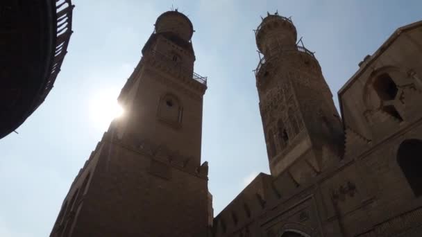 Vista Angolo Basso Del Complesso Islamico Qalawun Cairo Egitto — Video Stock