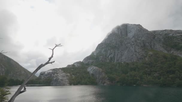 Bakir Gölü Ölü Doğası Olan Dev Bir Granit Dağın Yakın — Stok video