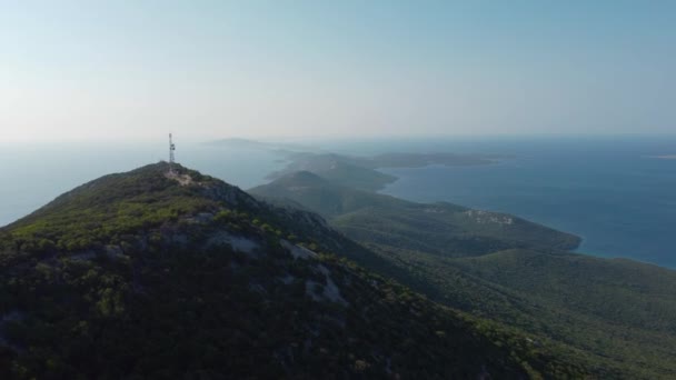 Flying Televrina Mountain Communications Tower Island Losinj — Vídeo de stock