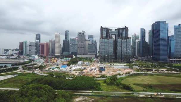 Drone Horizonte Panorámico Que Supervisa Marina Distrito Financiero — Vídeos de Stock