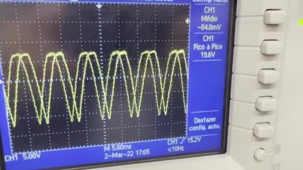 Sinusoidal Waveform Displayed Electronic Oscilloscope Monitor Screen — Stockvideo