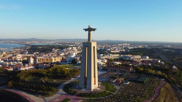 Drone Strzał Lecący Kierunku Słynnego Posągu Króla Chrystusa Portugalii — Wideo stockowe