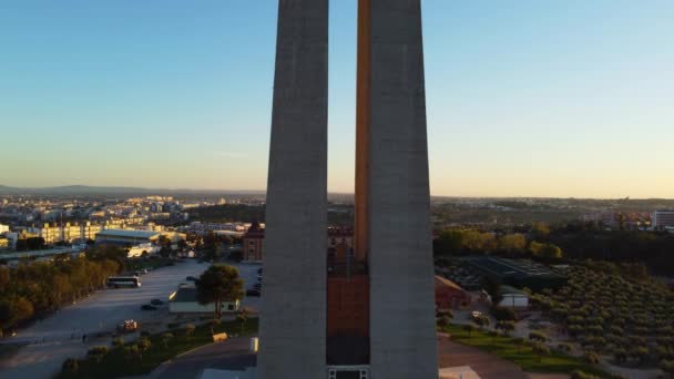 Drone Lungo Sparato Volando Rivelando Statua Cristo Portogallo Durante Tramonto — Video Stock