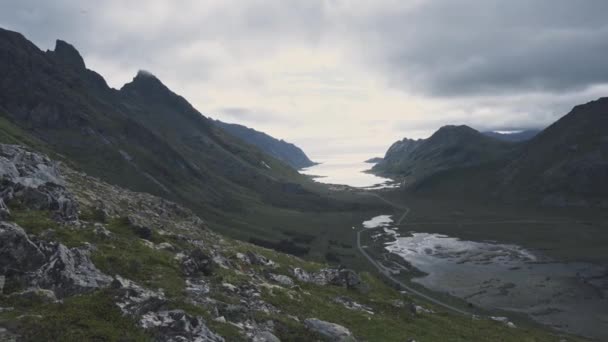 Majestueuse Vallée Entre Chaînes Montagnes Océan Horizon Vue Main — Video