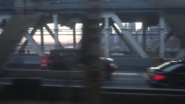 Vista Metrô Nova York Trem Metrô Rodovia Ponte Com Carros — Vídeo de Stock