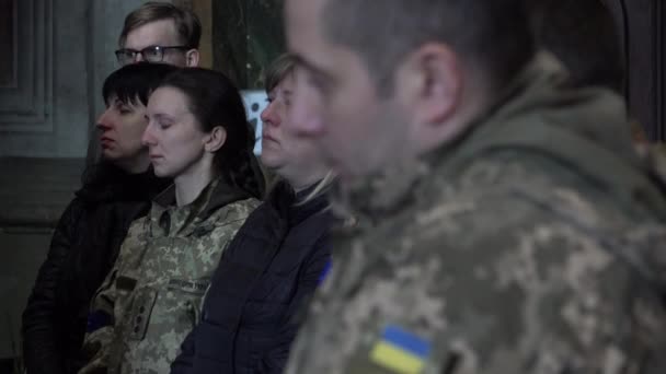 Soldados Estão Fila Choram Morte Camarada Funeral Soldado Ucraniano Durante — Vídeo de Stock
