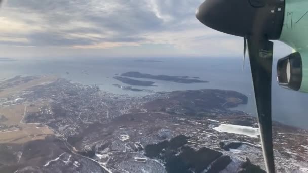 Manzaralı Bir Manzarası Olan Uçuşta Uçağın Görüntüsü Kuzey Norveç Pervane — Stok video