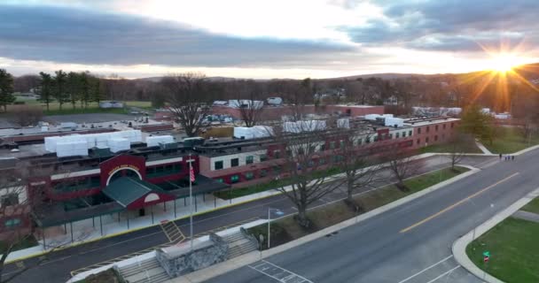 High School Building Usa Beautiful Sunrise Starburst Effect Pullback Reveal — Video