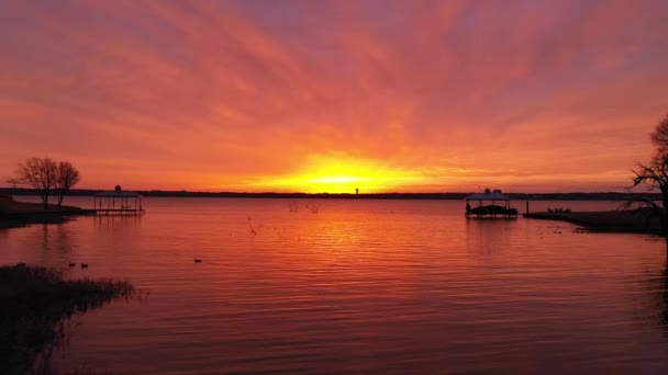 Crimson Cove Lake Sunrise Smooth Cinematic Drone Shot — Vídeos de Stock