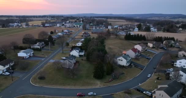 Amerikaanse Huizen Buitenwijken Het Platteland Van Winter Zonsondergang Uitzicht Bruine — Stockvideo