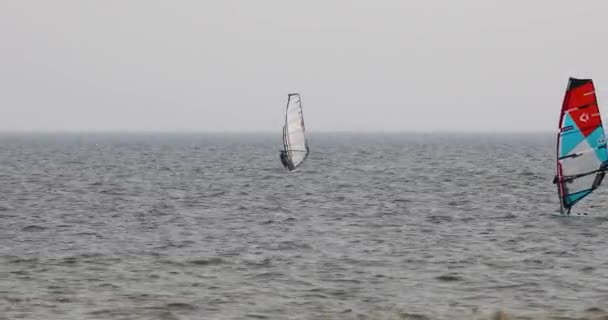 Wind Surfing Coast Pattaya Thailand Overcast Day Extreme Recreational Sport — Stock video