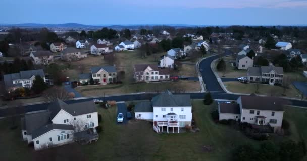 Banliyö Amerika Sının Geceleri Evleri Kış Kamyonu Akşam Vuruldu Katlı — Stok video