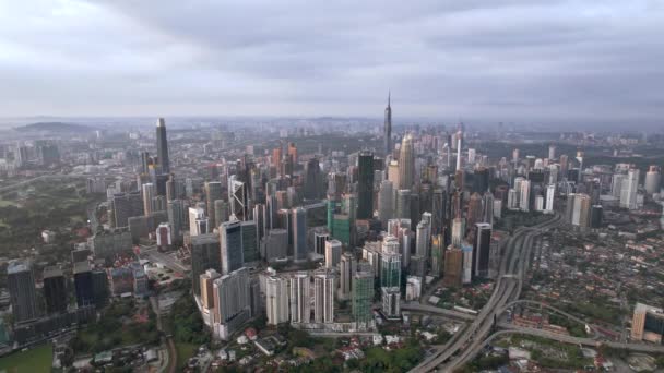 Cityscape Kuala Lumpur Cloudy Day Slow Aerial Circling — Vídeo de Stock