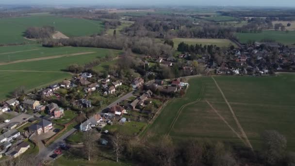 ノニントンの村の家の間で農村部の小さな田舎町の空撮 — ストック動画
