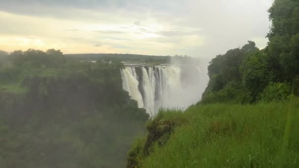 Vuelo Avión Tripulado Largo Las Mundialmente Famosas Cataratas Victoria Justo — Vídeo de stock