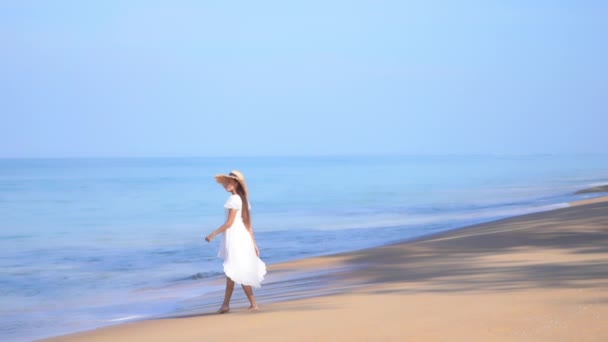 Young Woman Wearing Flowing White Sundress Straw Sun Hat Walks — Stockvideo