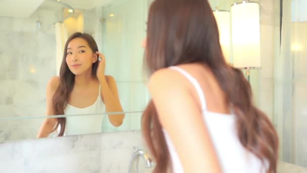 Beautiful Young Woman Examines Her Skin Makeup Large Mirror — Stock Video