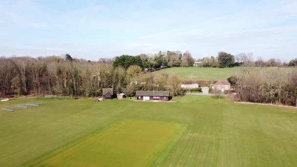 Nonington Village Cricket Club House Green Pitch Aerial View Rising — ストック動画