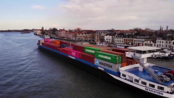 Εναέρια Drone View Cargo Container Ship Sensation Ιστιοπλοΐα Παρελθόν Dordrecht — Αρχείο Βίντεο