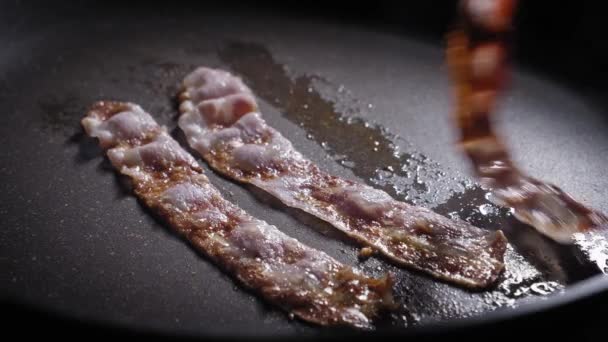 Delicious Bacon Frying Pan Close — стоковое видео