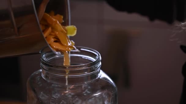 Close Shot Person Pouring Freshly Made Ginger Drink Fresh Ginger — Wideo stockowe