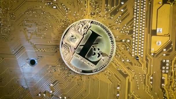 Topdown Вистрілив Ротації Crypto Currency Litecoin Жовтій Комп Ютерній Дошці — стокове відео