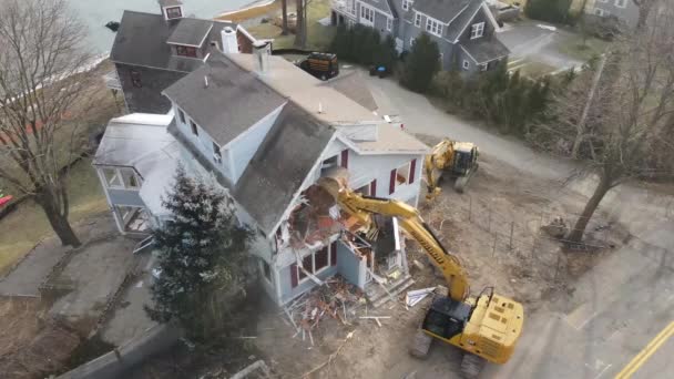 Aerial Footage Mechanical Digger Demolishing Wooden Structured House Drone — Vídeos de Stock