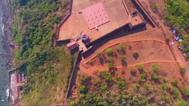 インド ゴア州シンクセリムの砦の美しい景色を撮影した無人機 — ストック動画