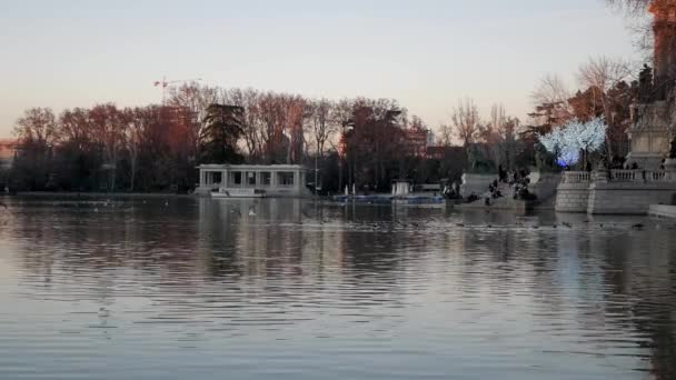 Madrid Retiro Park Taki Büyük Gölette Güzel Bir Gün Batımına — Stok video