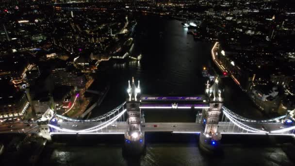 Tower Bridge London View Night Drone Aerial High Pov — Vídeo de stock